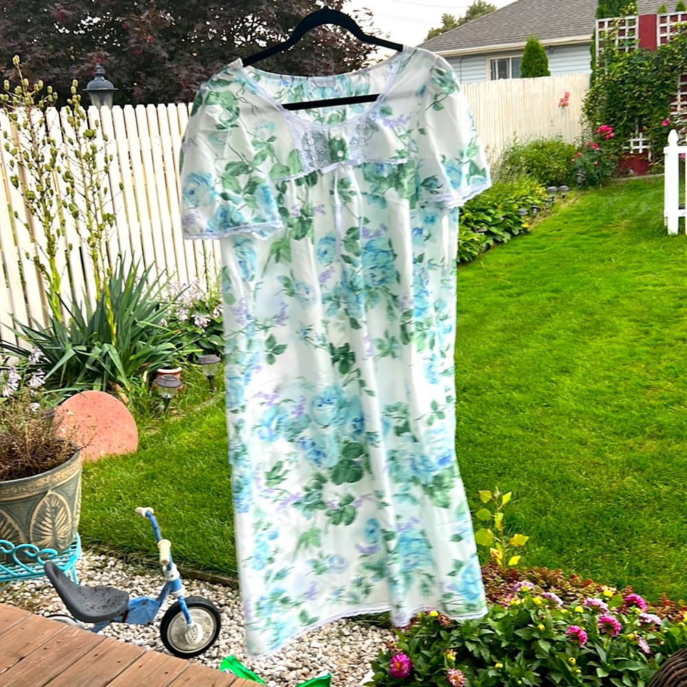Miss Elaine night gown